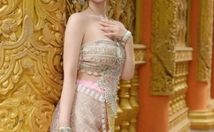 女人全光下面做按摩